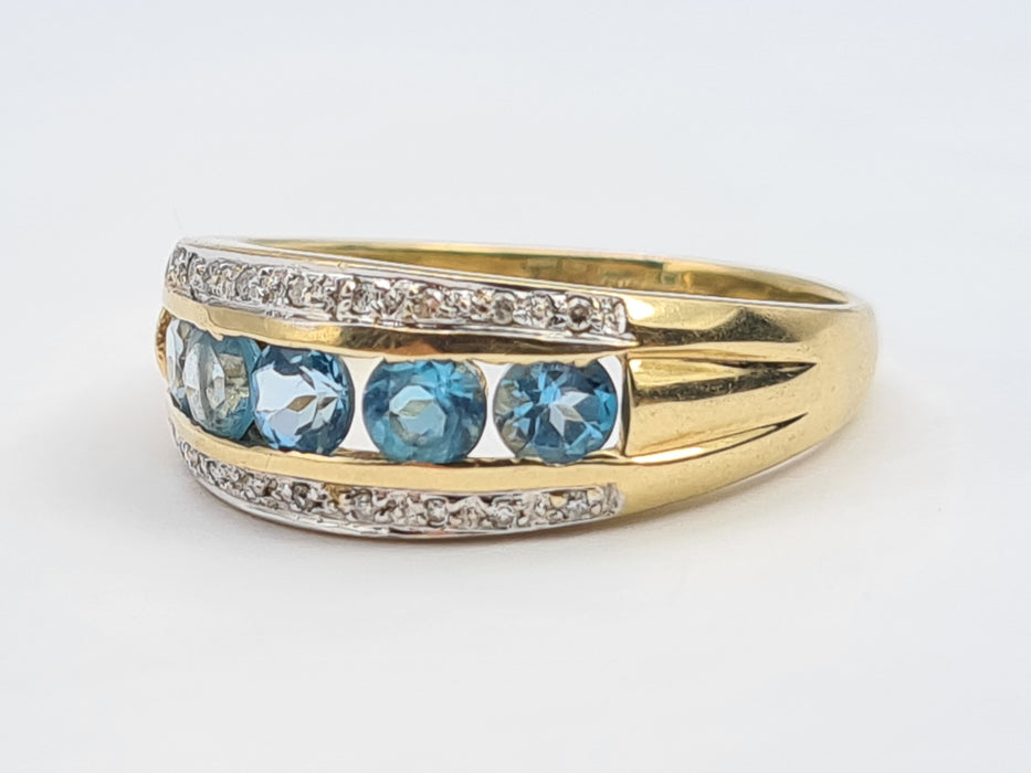 6164 Vintage: 9ct Gold 5 Swiss Blue Topaz 18 Diamonds Cocktail Ring- lovely combination, crisp eye candy