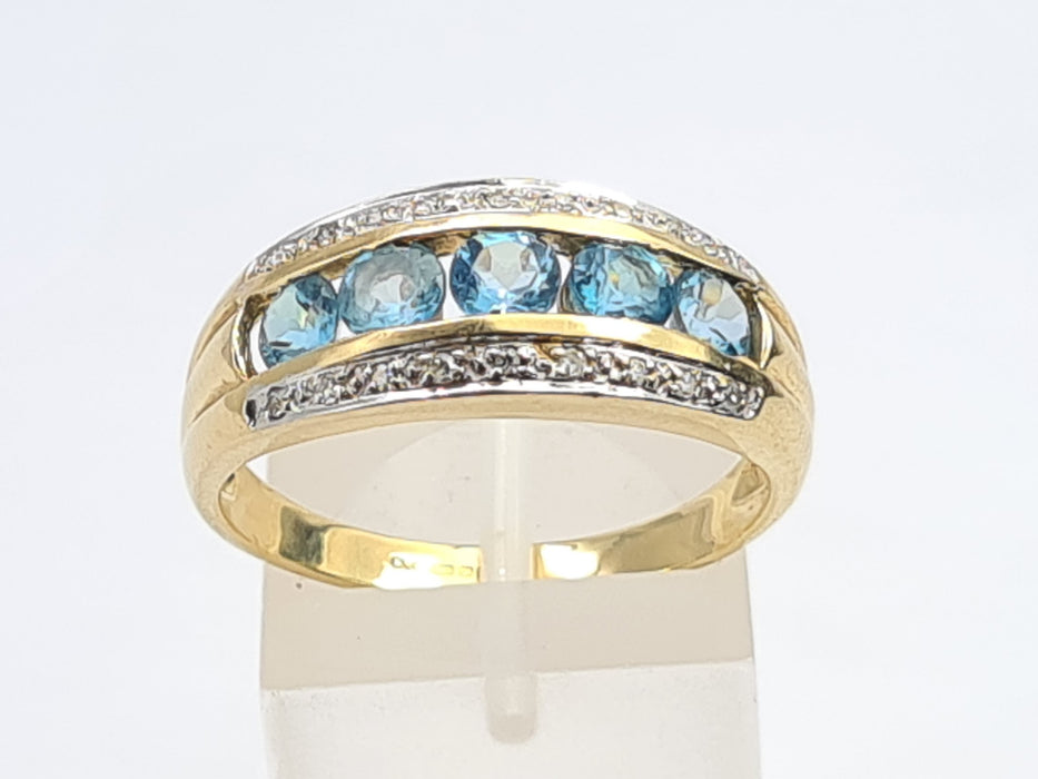 6164 Vintage: 9ct Gold 5 Swiss Blue Topaz 18 Diamonds Cocktail Ring- lovely combination, crisp eye candy