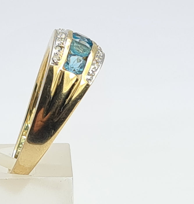 6164 Vintage: 9ct Gold 5 Swiss Blue Topaz 18 Diamonds Cocktail Ring- lovely combination, crisp eye candy
