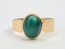 Load image into Gallery viewer, A7595: Vintage: (1980) Rare Cabochon Cut Green Malachite Signet Ring- 44 years old - superb
