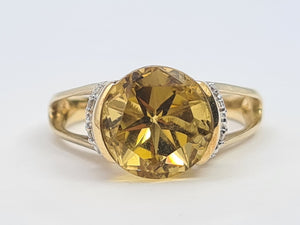 7610: Vintage: 9ct Gold Hypnotic Round Cut Yellow Citrine Diamonds Cocktail Ring.