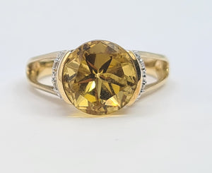 7610: Vintage: 9ct Gold Hypnotic Round Cut Yellow Citrine Diamonds Cocktail Ring.