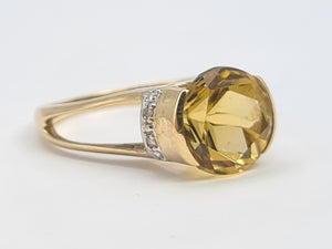 7610: Vintage: 9ct Gold Hypnotic Round Cut Yellow Citrine Diamonds Cocktail Ring.