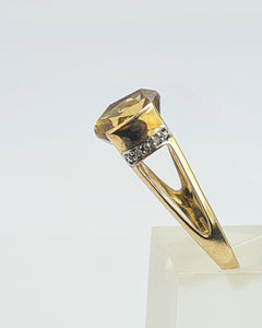 7610: Vintage: 9ct Gold Hypnotic Round Cut Yellow Citrine Diamonds Cocktail Ring.