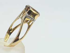 7610: Vintage: 9ct Gold Hypnotic Round Cut Yellow Citrine Diamonds Cocktail Ring.