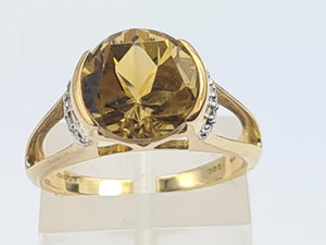 7610: Vintage: 9ct Gold Hypnotic Round Cut Yellow Citrine Diamonds Cocktail Ring.