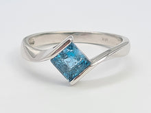 Load image into Gallery viewer, Vintage: 18ct Gold Swiss Blue Topaz Geometric Set Dress Ring
