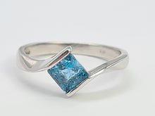 Load image into Gallery viewer, Vintage: 18ct Gold Swiss Blue Topaz Geometric Set Dress Ring
