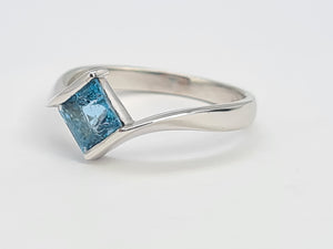 Vintage: 18ct Gold Swiss Blue Topaz Geometric Set Dress Ring