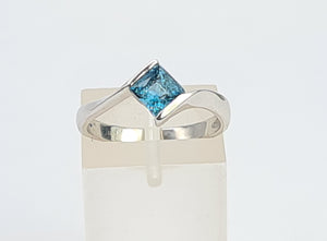 Vintage: 18ct Gold Swiss Blue Topaz Geometric Set Dress Ring