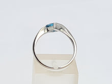 Load image into Gallery viewer, Vintage: 18ct Gold Swiss Blue Topaz Geometric Set Dress Ring
