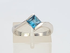 Vintage: 18ct Gold Swiss Blue Topaz Geometric Set Dress Ring