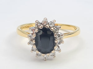 A7656: Vintage; 18ct Gold French Blue Sapphire 14 Diamonds Cluster Ring-neat, petite, sparkly