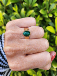 A7595: Vintage: (1980) Rare Cabochon Cut Green Malachite Signet Ring- 44 years old - superb