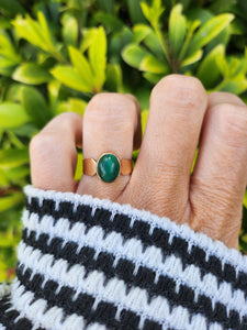 A7595: Vintage: (1980) Rare Cabochon Cut Green Malachite Signet Ring- 44 years old - superb