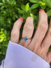 Load image into Gallery viewer, Vintage: 18ct Gold Swiss Blue Topaz Geometric Set Dress Ring
