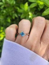 Load image into Gallery viewer, Vintage: 18ct Gold Swiss Blue Topaz Geometric Set Dress Ring

