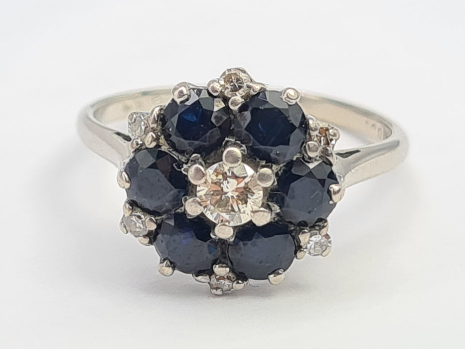 6089:Vintage Exceptional; 18ct White Gold French Blue Sapphires 7 Diamonds Flower Head Ring