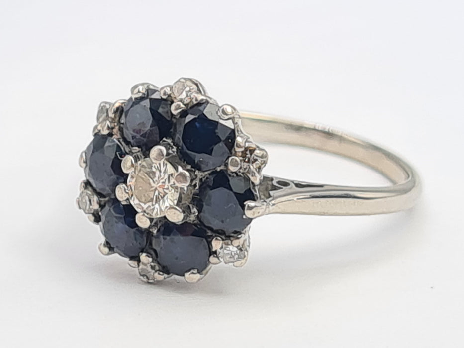 6089:Vintage Exceptional; 18ct White Gold French Blue Sapphires 7 Diamonds Flower Head Ring