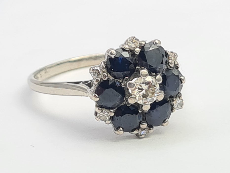 6089:Vintage Exceptional; 18ct White Gold French Blue Sapphires 7 Diamonds Flower Head Ring