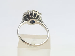 7631:Vintage Exceptional; 18ct White Gold French Blue Sapphires 7 Diamonds Flower Head Ring- beautiful sparkling symmetry