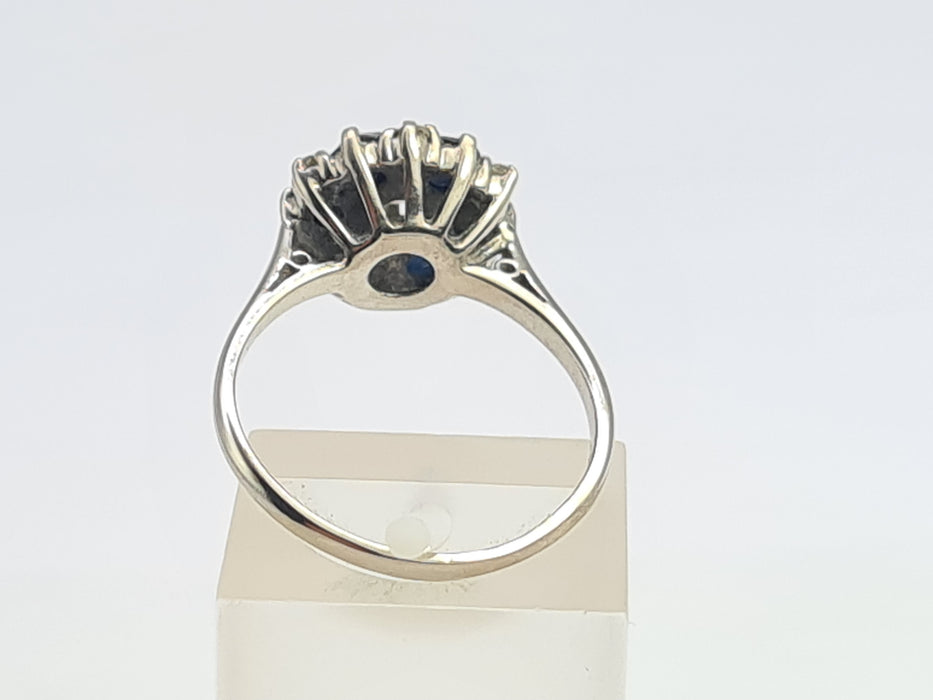 6089:Vintage Exceptional; 18ct White Gold French Blue Sapphires 7 Diamonds Flower Head Ring