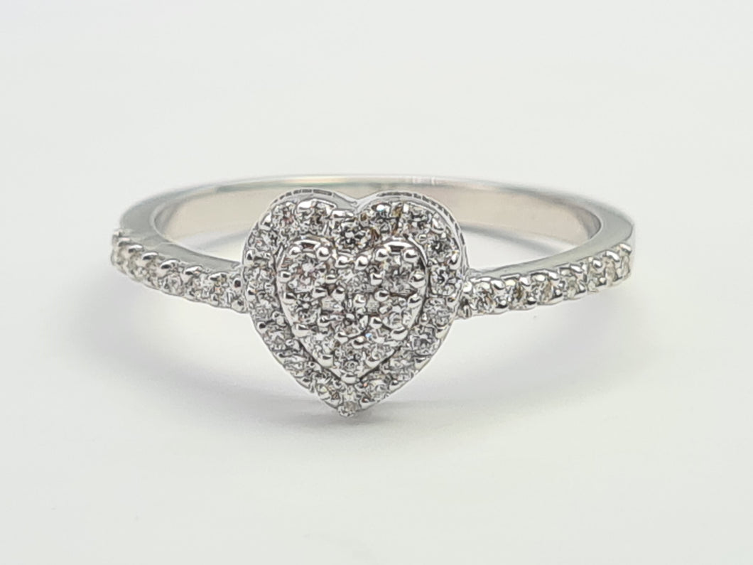 A7675: Vintage: 18ct White Gold Diamonds Encrusted Heart Shaped Ring- simply delightful