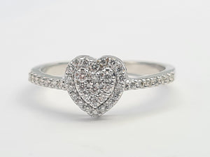 A7675: Vintage: 18ct White Gold Diamonds Encrusted Heart Shaped Ring- simply delightful