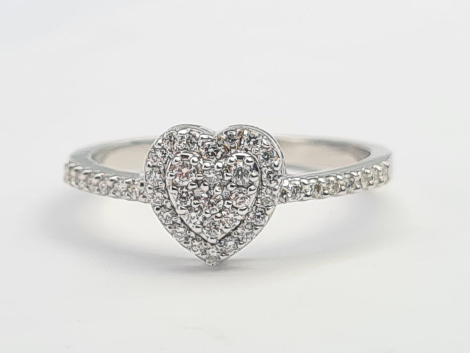 6090: Vintage: 18ct White Gold Diamonds Encrusted Heart Shaped Ring- simply delightful