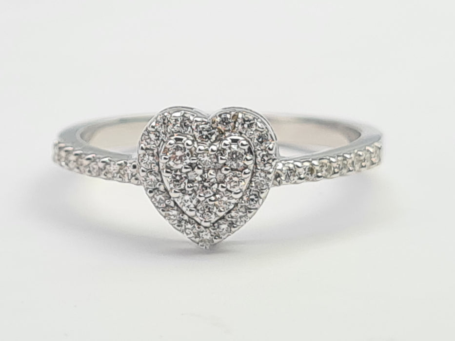 6090: Vintage: 18ct White Gold Diamonds Encrusted Heart Shaped Ring- simply delightful