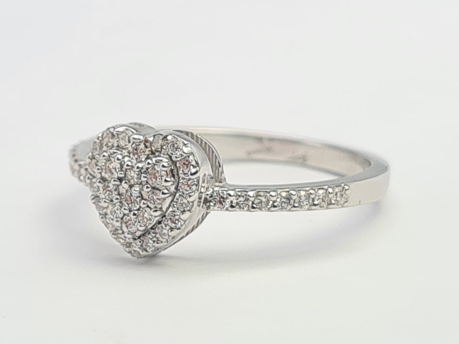 6090: Vintage: 18ct White Gold Diamonds Encrusted Heart Shaped Ring- simply delightful
