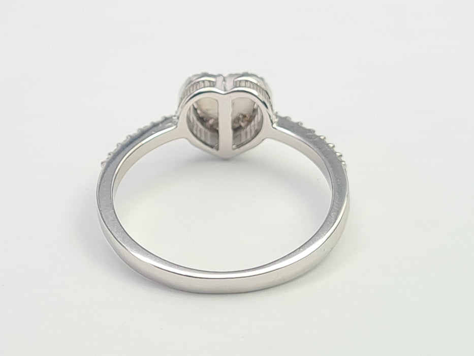 6090: Vintage: 18ct White Gold Diamonds Encrusted Heart Shaped Ring- simply delightful