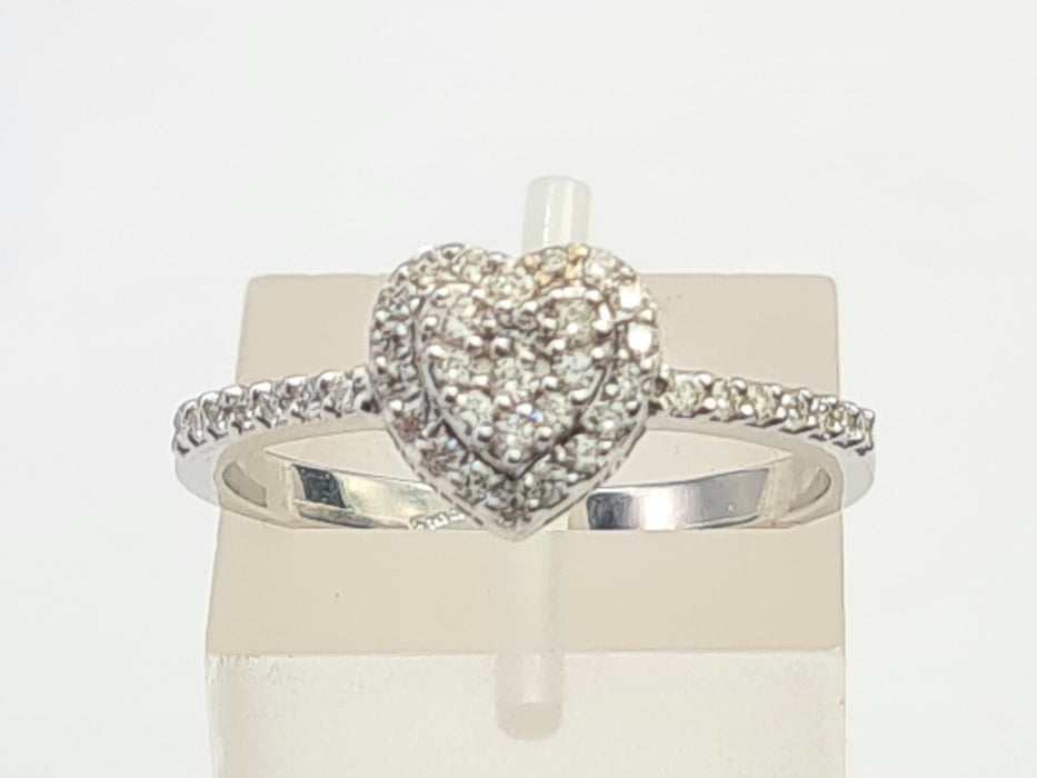 6090: Vintage: 18ct White Gold Diamonds Encrusted Heart Shaped Ring- simply delightful