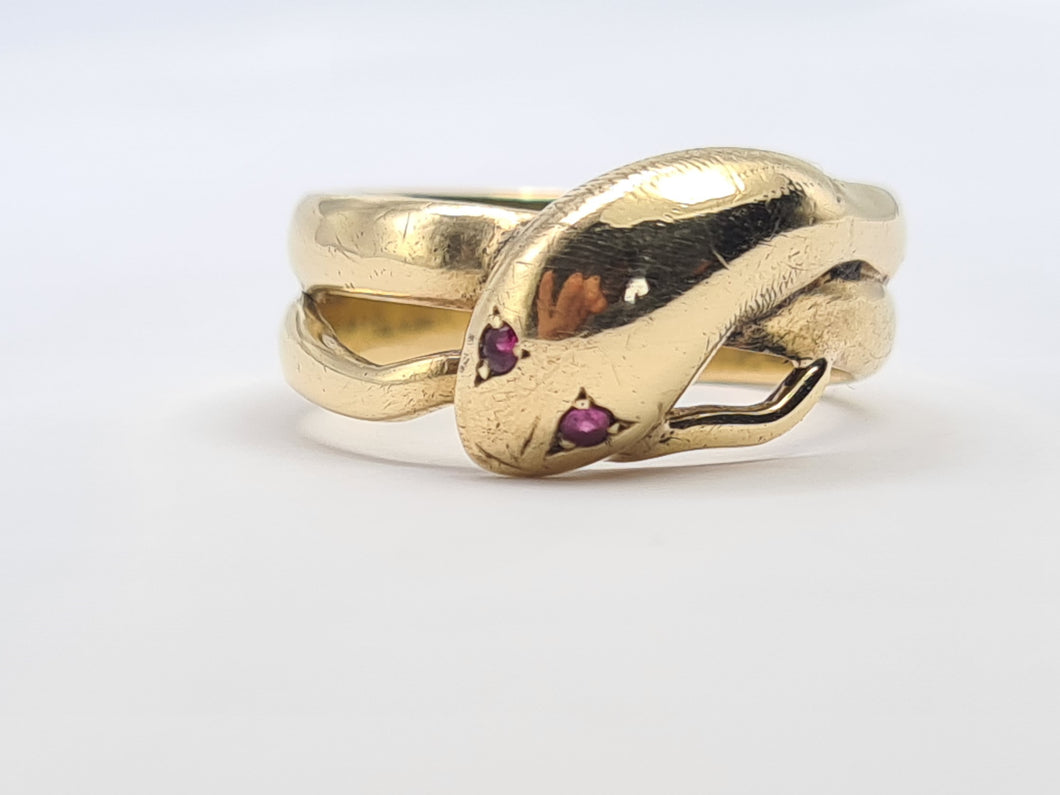 A7695: Vintage; Heavy Ruby Eyed 9ct Gold Snake Ring- Hallmarked in 1965- Ssssplendid