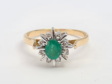 Load image into Gallery viewer, A7701: Vintage: petite, Vivid 18ct Gold Emerald 8 Diamonds &quot;Starburst&quot; Ring- lovely example of a timeless classic
