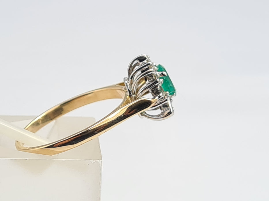 6100: Vintage: 18ct Gold Emerald Diamonds Daisy Ring- Petite. Elegant, Sparkling