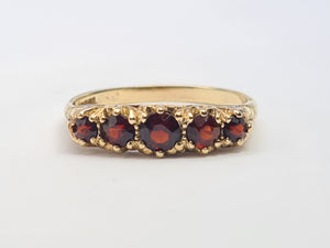 7752: Vintage; 9ct Gold 5 Rich Red Garnets Stacker/Dress Ring
