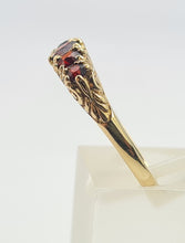 Cargar imagen en el visor de la galería, 7752: Vintage; 9ct Gold 5 Rich Red Garnets Stacker/Dress Ring
