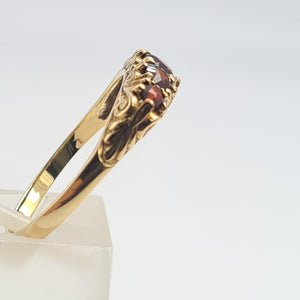 7752: Vintage; 9ct Gold 5 Rich Red Garnets Stacker/Dress Ring