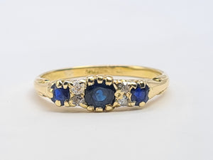 A7753: Vintage: 18ct Cornflower Blue Sapphires Diamonds Dress/Stacker Ring- elegant lines, high calibre stones