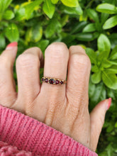Cargar imagen en el visor de la galería, 7752: Vintage; 9ct Gold 5 Rich Red Garnets Stacker/Dress Ring
