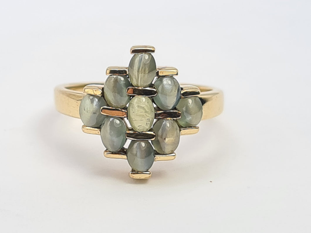 A7761: Vintage: 9ct Gold 9 Chrysoberyl Cats Eyes Geometric Set Ring- a rare find