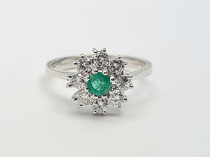 A9045: Vintage: (1978) Exceptional Diamonds Emerald Flower head Ring- absolutely exquisite