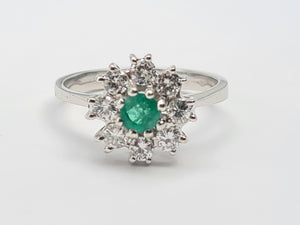 A9045: Vintage: (1978) Exceptional Diamonds Emerald Flower head Ring- absolutely exquisite