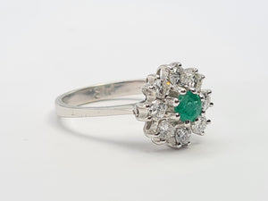 A9045: Vintage: (1978) Exceptional Diamonds Emerald Flower head Ring- absolutely exquisite