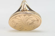 Load image into Gallery viewer, 7766: Vintage Rare: 9ct Gold Photo Locket/Mourning Signet Ring- lovely condition, good weight
