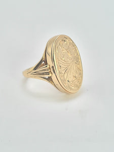 7766: Vintage Rare: 9ct Gold Photo Locket/Mourning Signet Ring- lovely condition, good weight