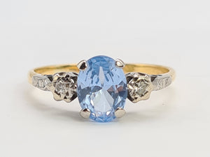 A7716: Vintage; 18ct Gold Platinum Set Blue Aquamarine Twin Diamonds Ring- old and beautiful