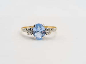 A7716: Vintage; 18ct Gold Platinum Set Blue Aquamarine Twin Diamonds Ring- old and beautiful