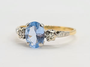 A7716: Vintage; 18ct Gold Platinum Set Blue Aquamarine Twin Diamonds Ring- old and beautiful